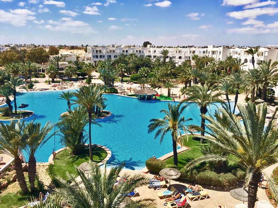 Hotel Djerba Resort - basen i palmy