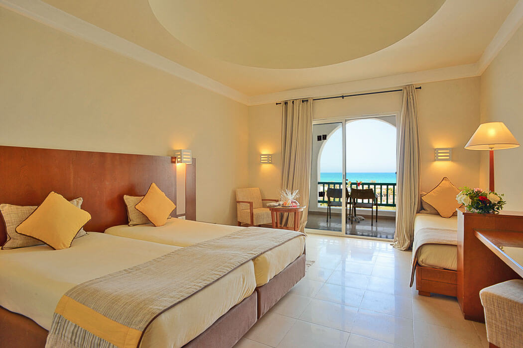 Hotel Vincci Helios Beach & Spa - przykładowy pokój standardowy w budynku głównym