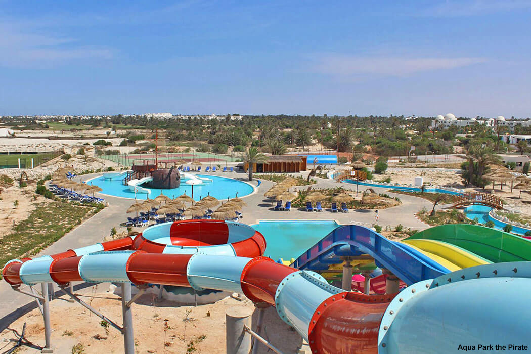 Hotel Djerba Aqua Resort - widok na zjeżdżalnie w aquaparku