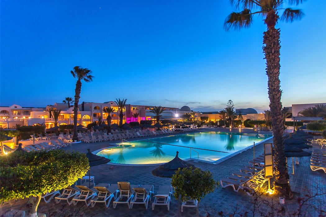 Hotel Djerba Aqua Resort - podświetlony basen