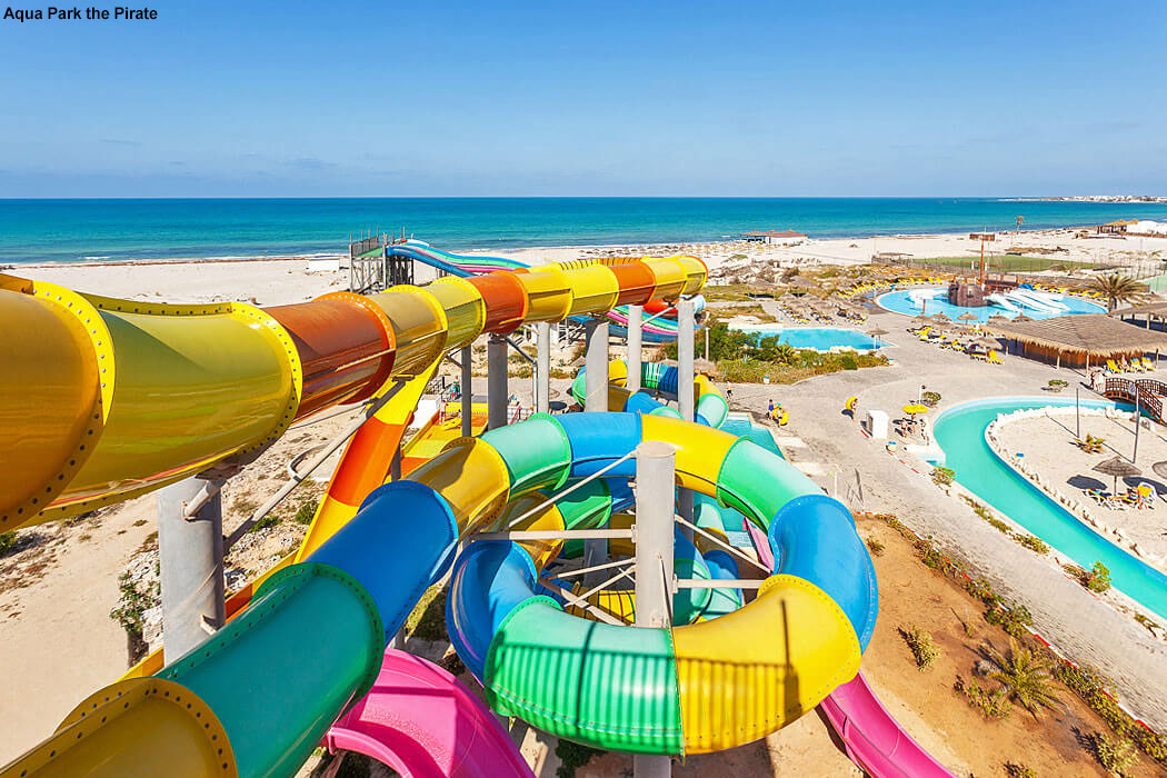 Hotel Djerba Aqua Resort - kolorowe zjeżdżalnie w pobliskim aquaparku