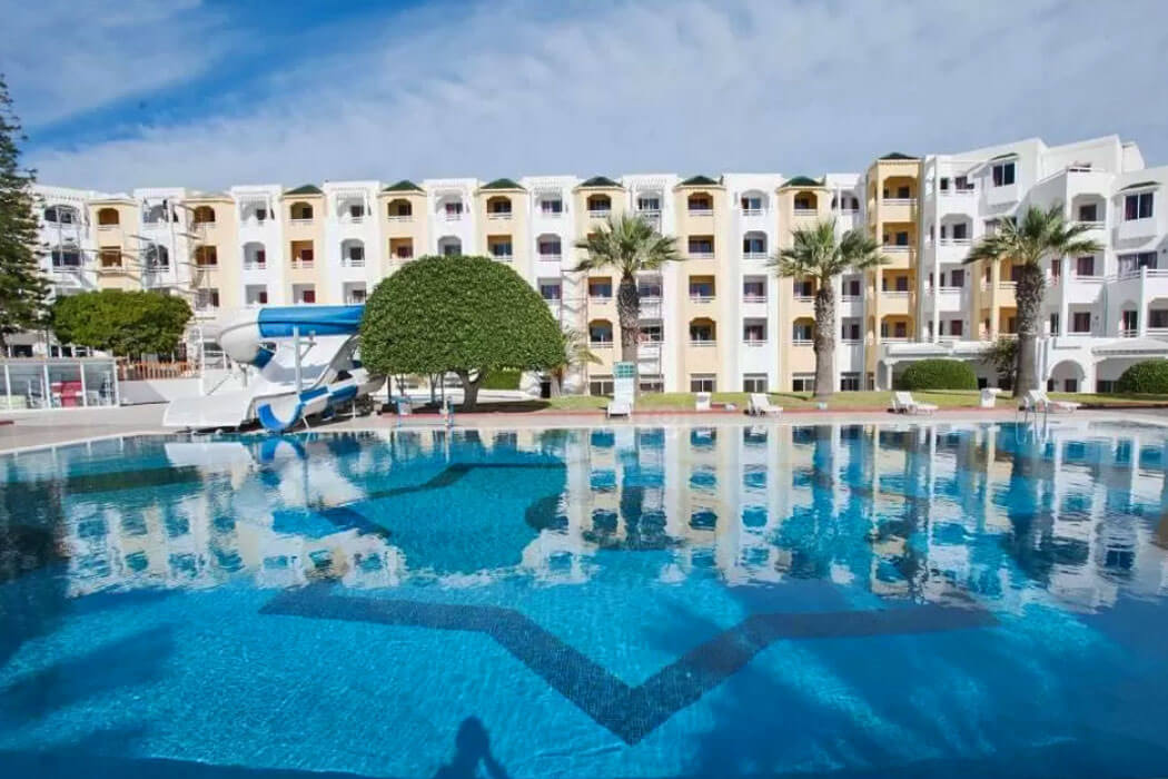 Hotel Thapsus Beach Resort - przybliżenie na basen i zjeżdżalnie