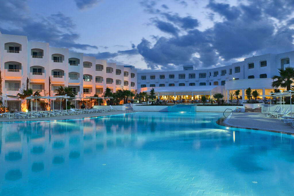 Hotel Thalassa Mahdia - wieczorny widok na basen