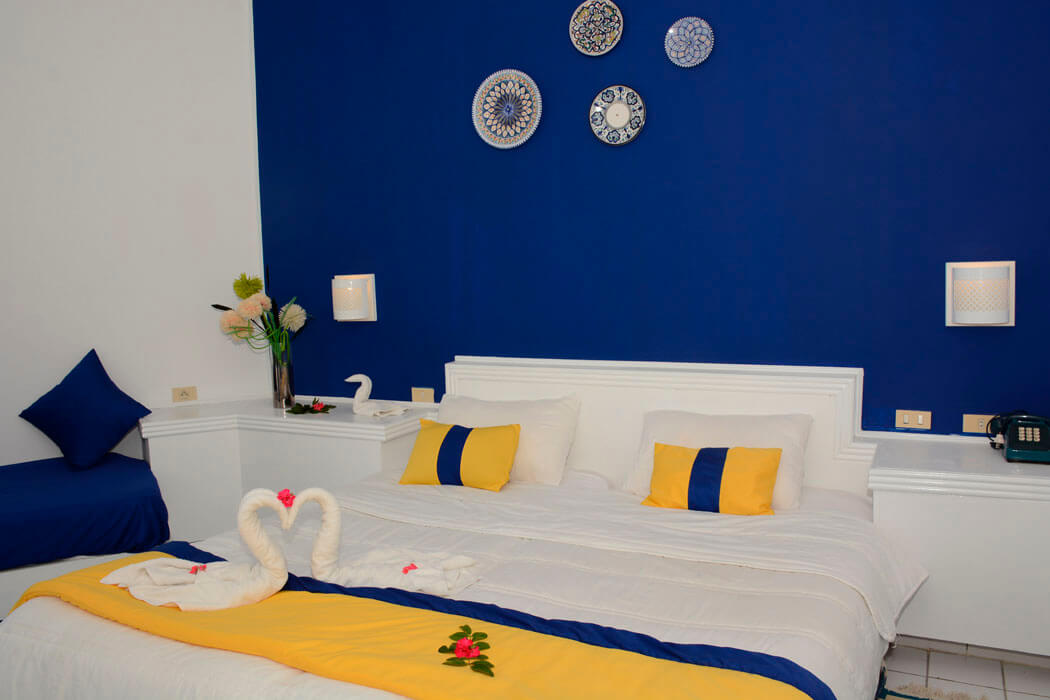 Neptunia Hotel - pokój z łóżkiem małżeńskim