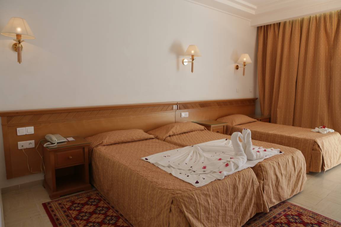  Room Quad GardenView 