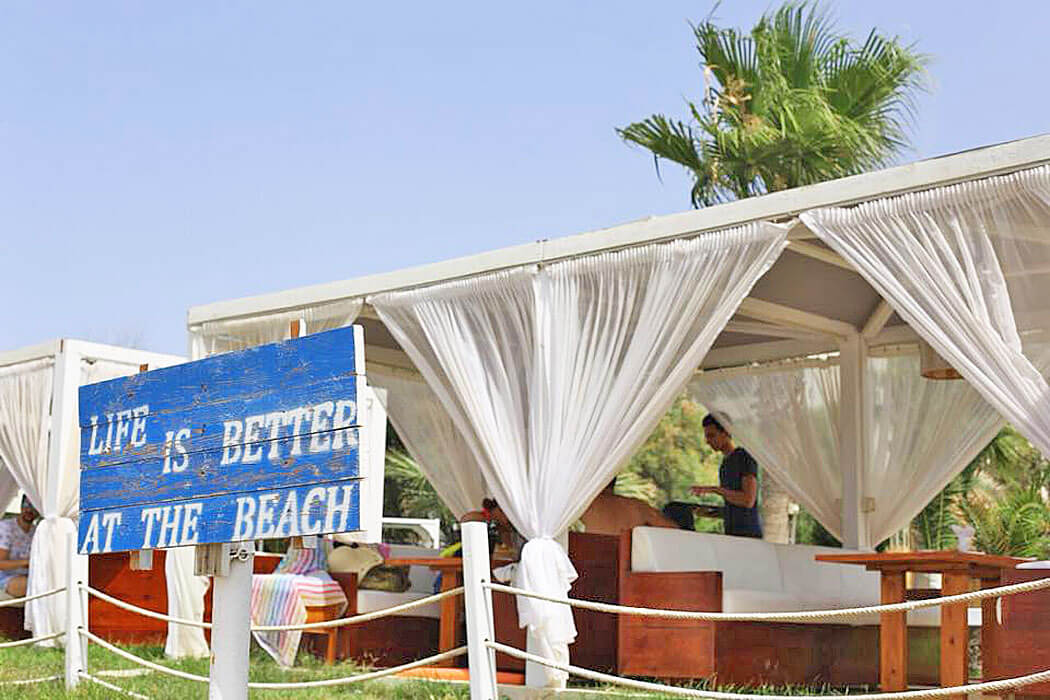 Hotel Palmyra Golden Beach - bar na plaży