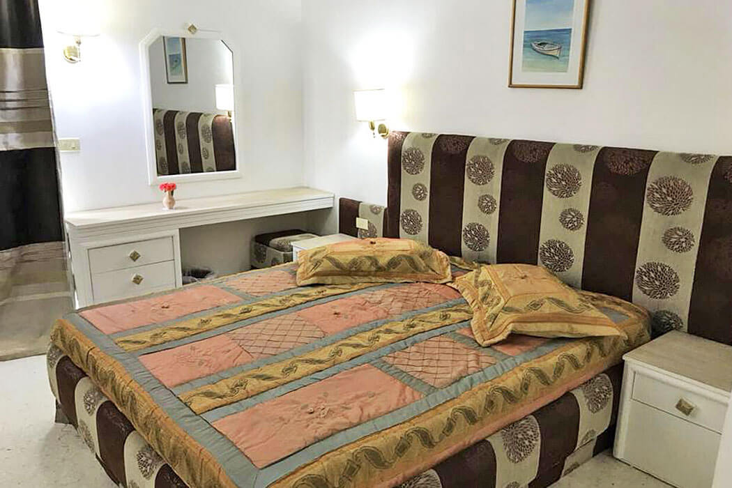 Hotel Palmyra Golden Beach - przykładowy pokój z łóżkiem małżeńskim