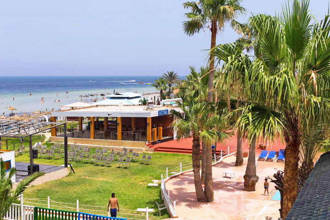 Hotel Palmyra Golden Beach - widok na teren i morze