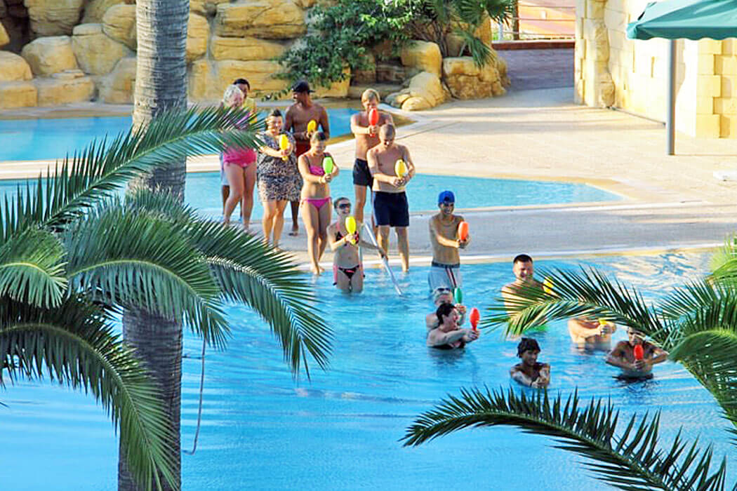Hotel Palmyra Golden Beach - zabawa w basenie