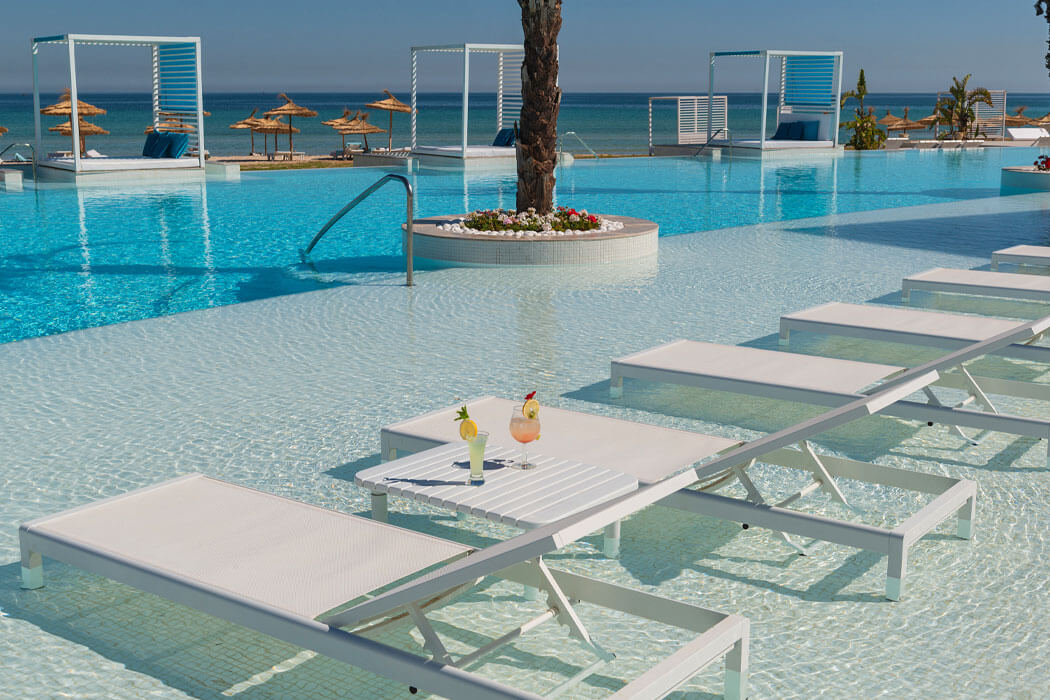 Hotel Iberostar Selection Kuriat Palace - drinki rzy basenie