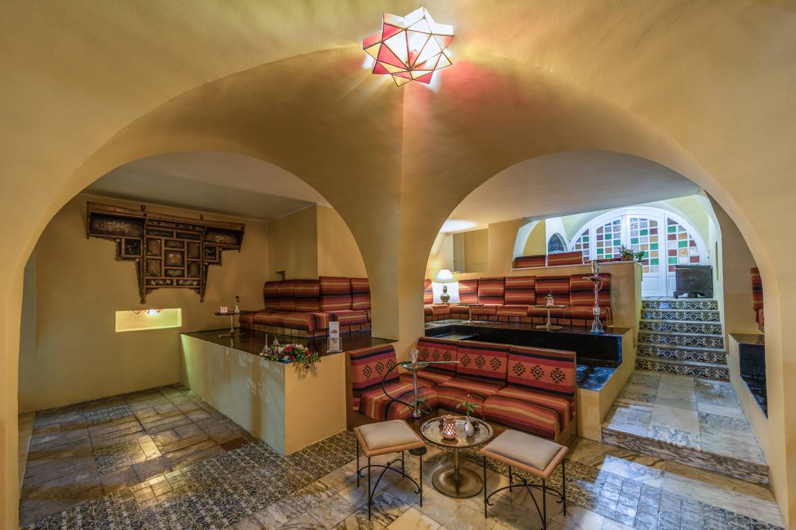 MAIN BAR