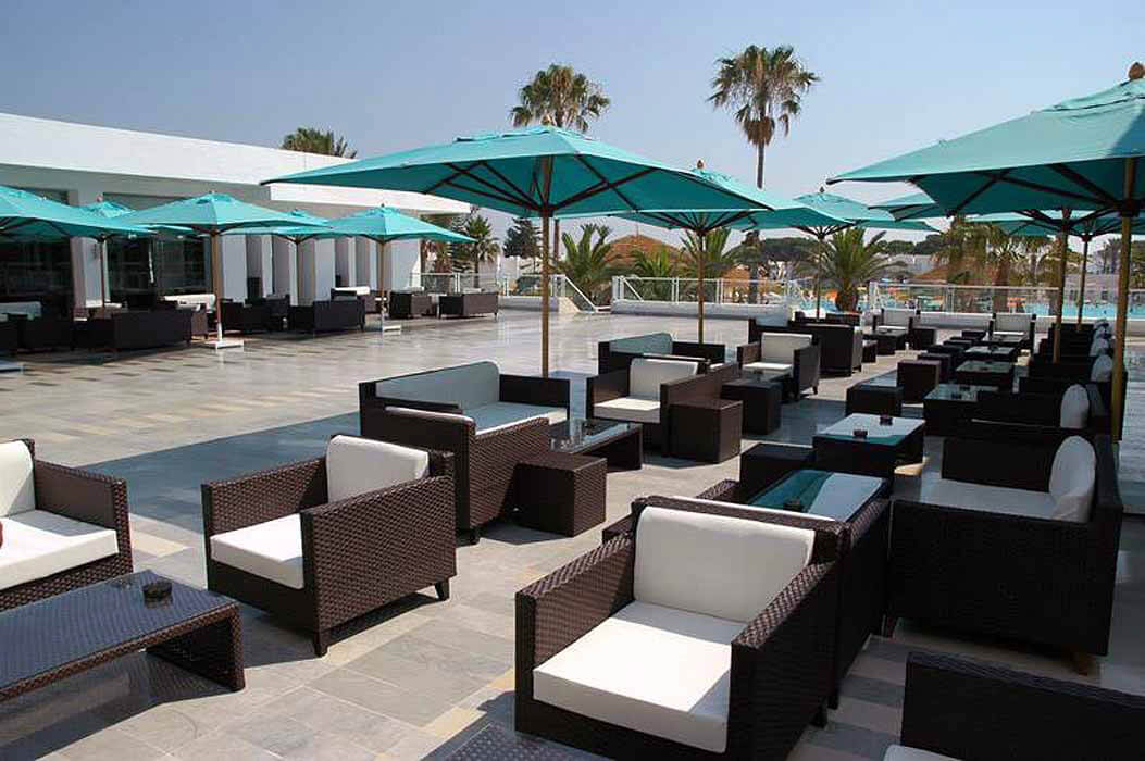 Hotel Aquasplash Thalassa Sousse - fotele na tarasie