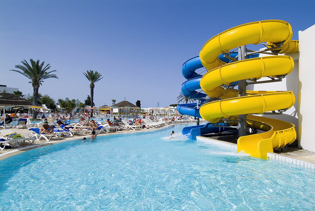 Hotel Aquasplash Thalassa Sousse - niebieska i żółta zjeżdżalnia