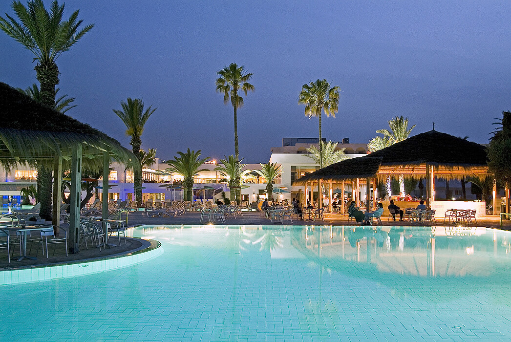 Hotel Aquasplash Thalassa Sousse - podświetlony basen