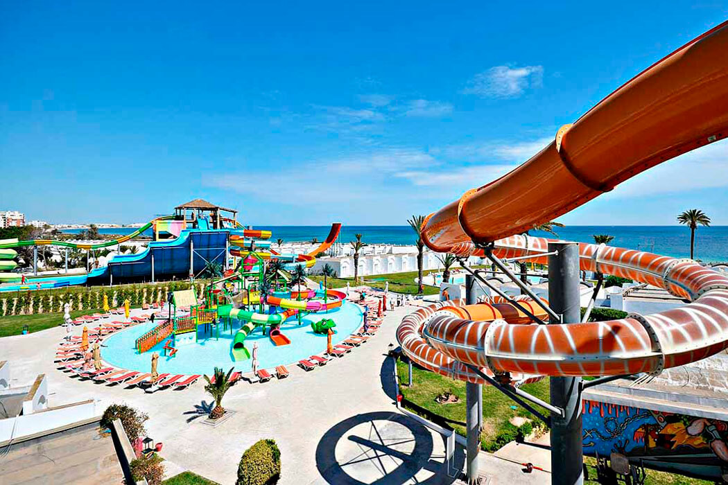Hotel Aquasplash Thalassa Sousse - widok na zjeżdżalnie i morze