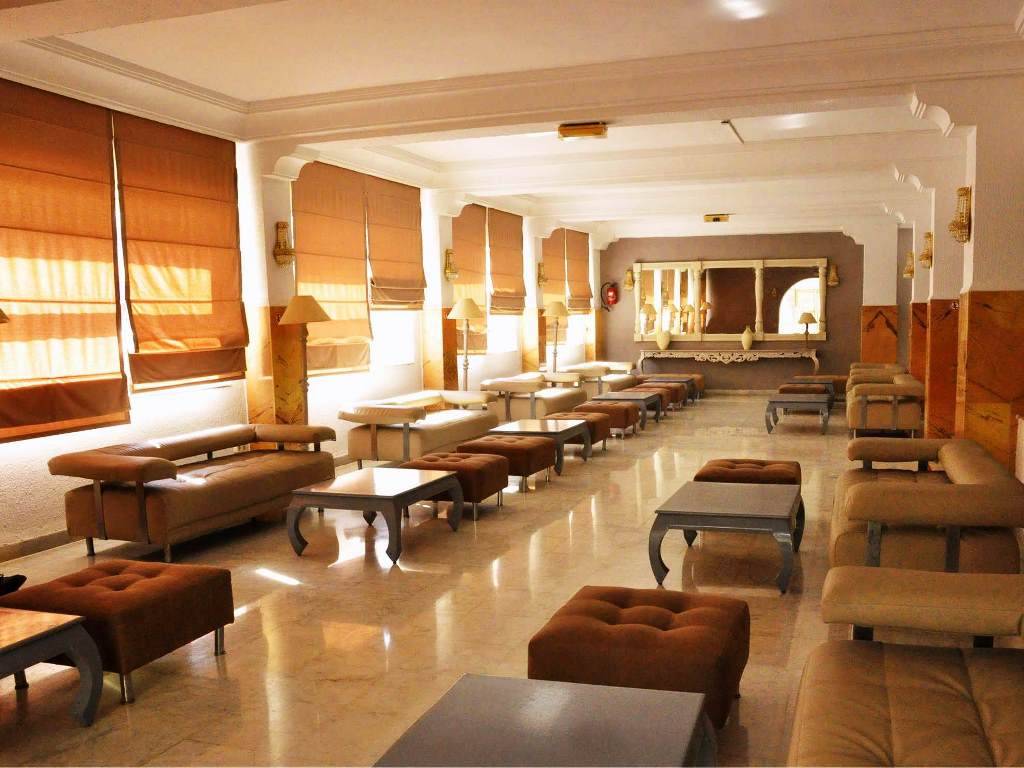 LOBBY BAR