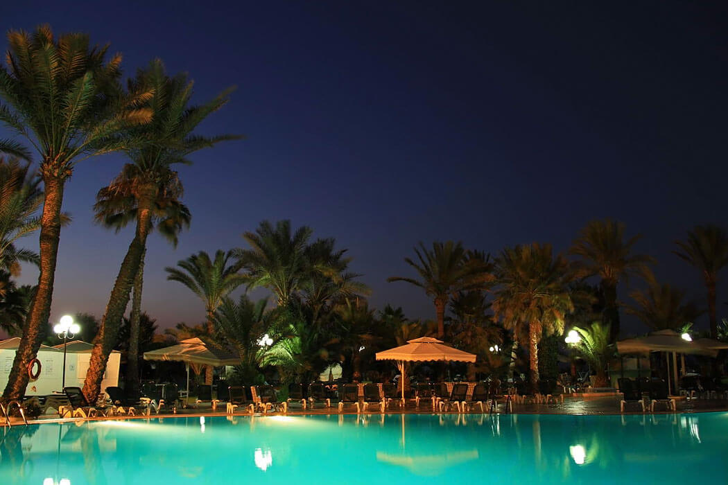 Riadh Palms Resort & SPA - podświetlony basen