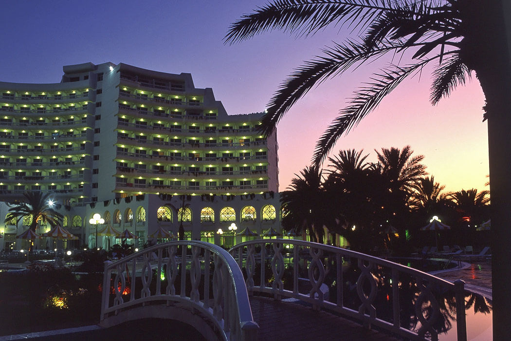 Riadh Palms Resort & SPA - hotel wieczorem