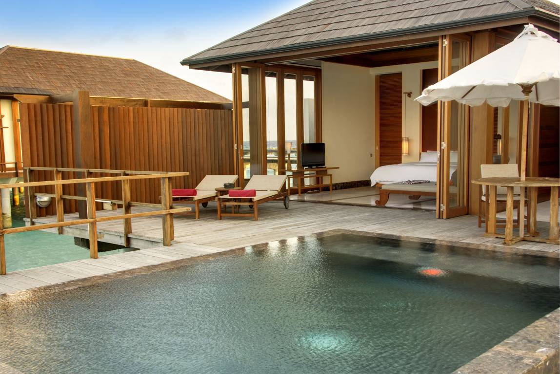 One Bedroom Ocean Suite with Pool