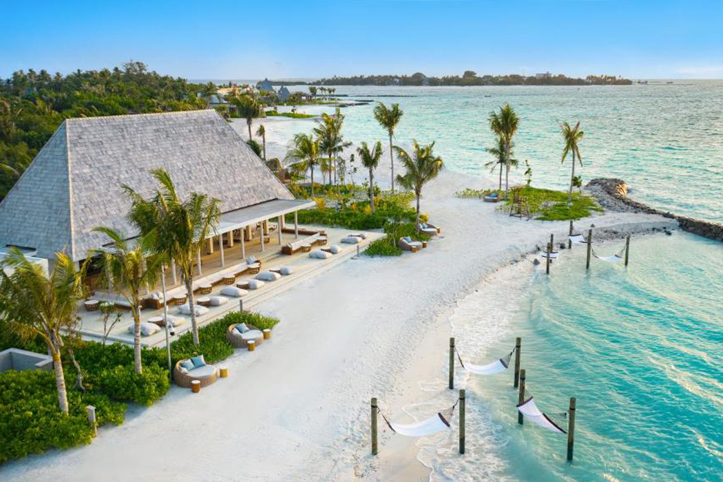 Hotel Kuda Villingili Resort Maldives - plaża z pudrowym piaskiem