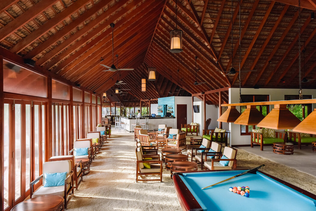 Hotel Summer Island Maldives - lobby bar
