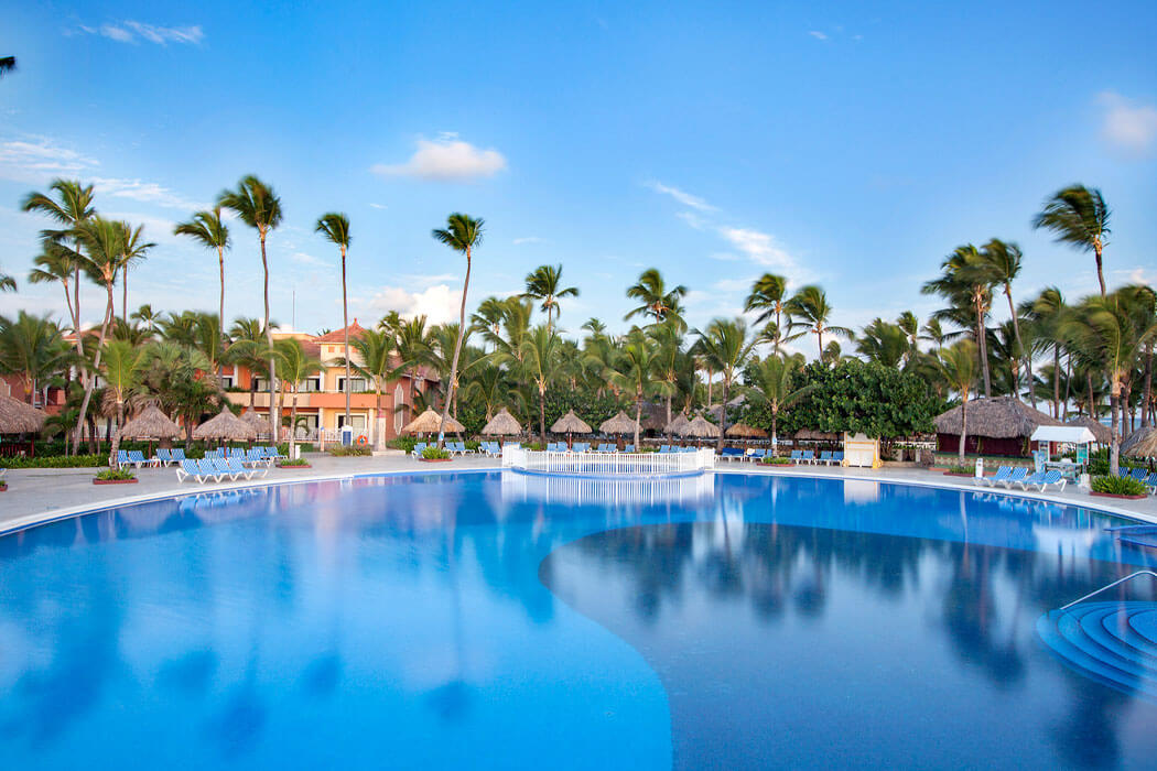 Hotel Bahia Principe Grand Punta Cana - widok na basen