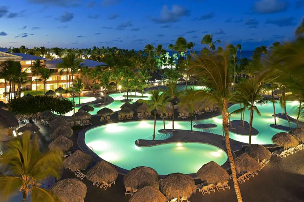 Hotel Iberostar Dominicana - basen wieczorową porą