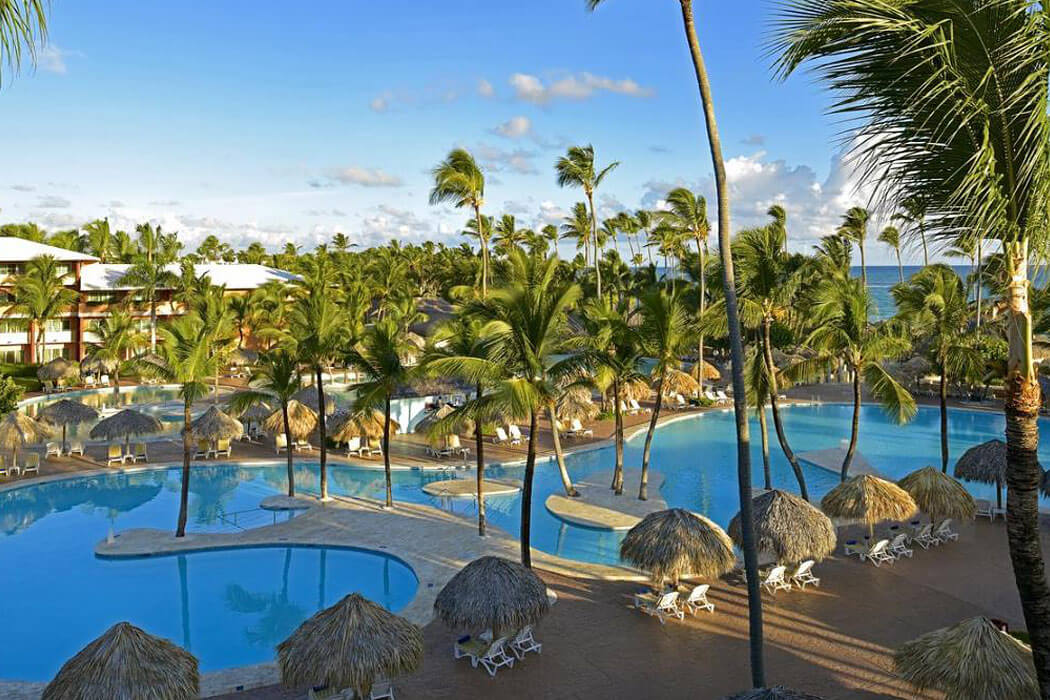 Hotel Iberostar Dominicana - widok na basen i palmy