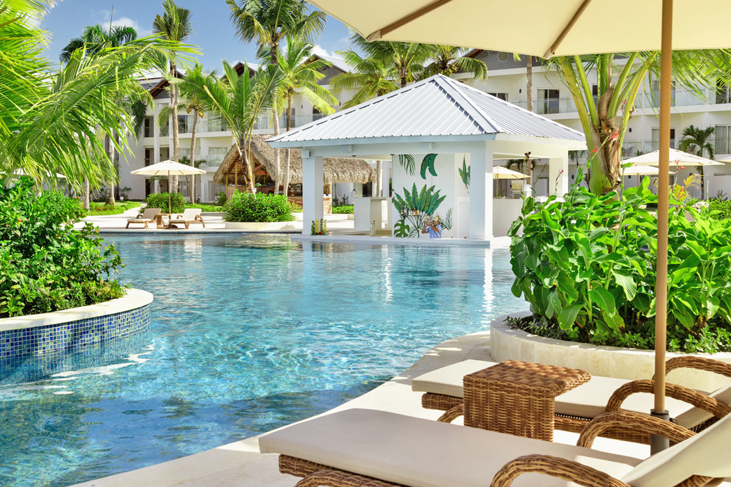 Hotel Hilton La Romana - widok na bar w basenie