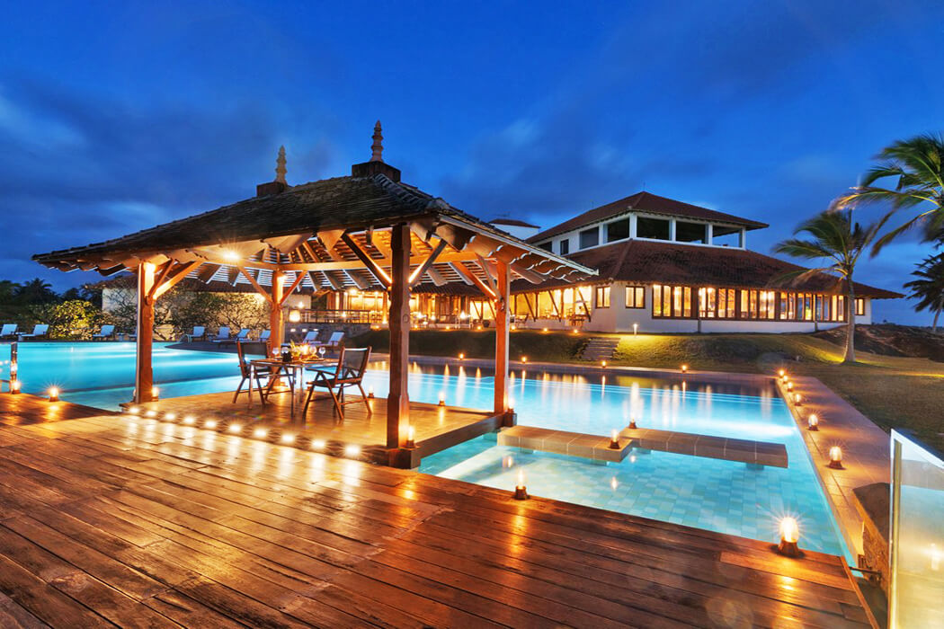 Hotel Saman Villas - kolacja nad basenem