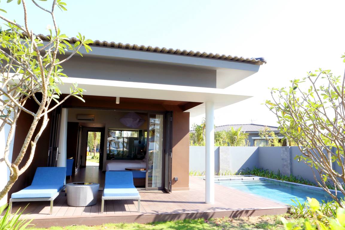 DELUXE BUNGALOW WITH POOL