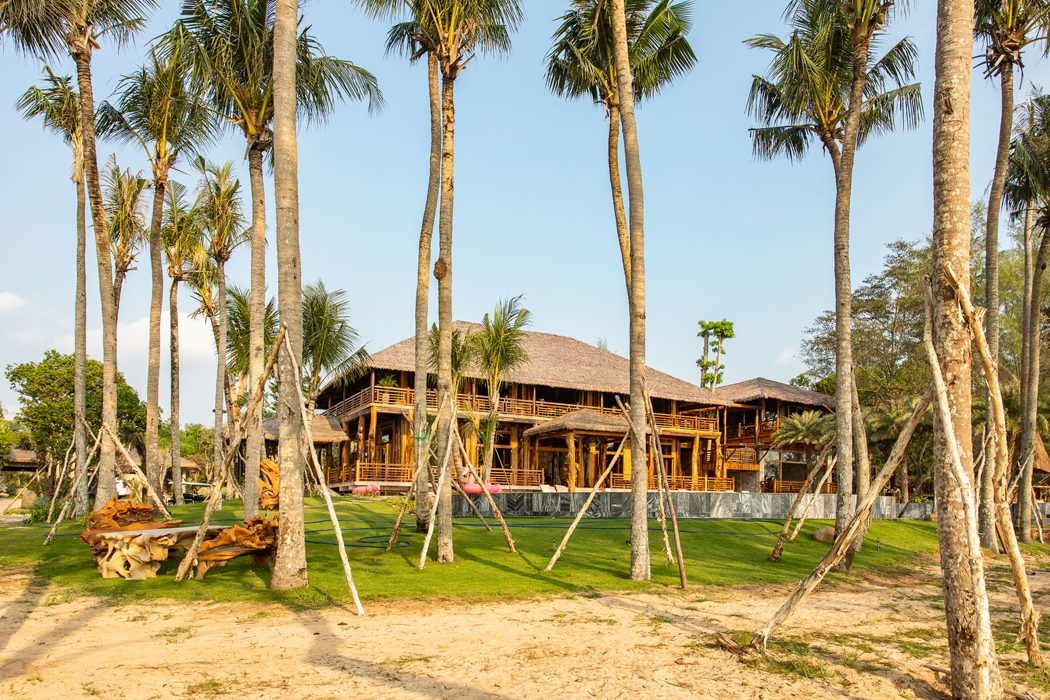 Hotel Ocean Bay Resort & Spa Phu Quoc - zejście na plażę