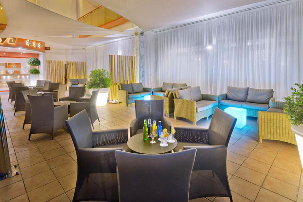 Sumus Hotel Monteplaya - lobby bar