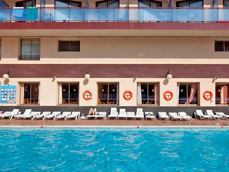 Hotel H.top Calella Palace Family&Spa - relaks przy basenie