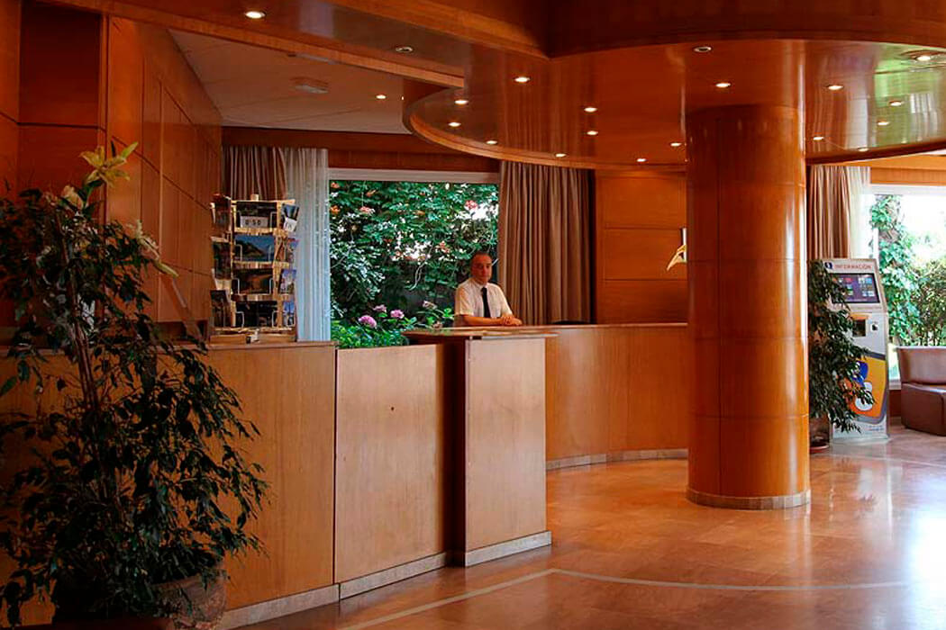 Hotel Gran Garbi Mar - recepcja