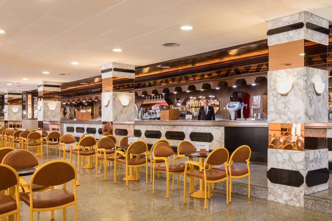 MAIN RESTAURANT