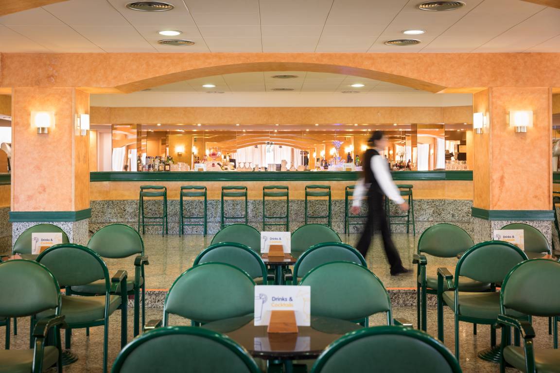 LOBBY BAR