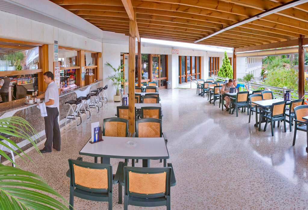 Hotel Ght Oasis Park - restauracja na tarasie