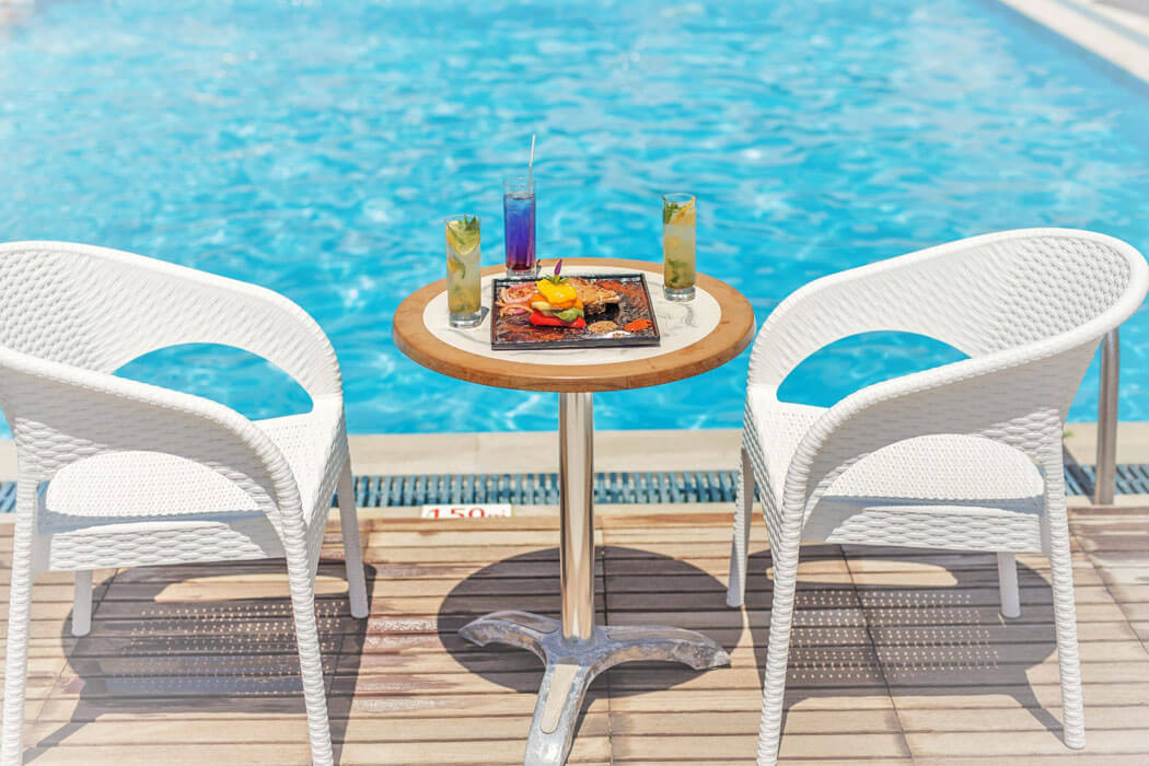 Corfu Aqua Marine Hotel - posiłek przy basenie