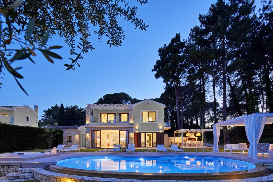 Deluxe Three Bedroom Villa with Private Pool Beach Front