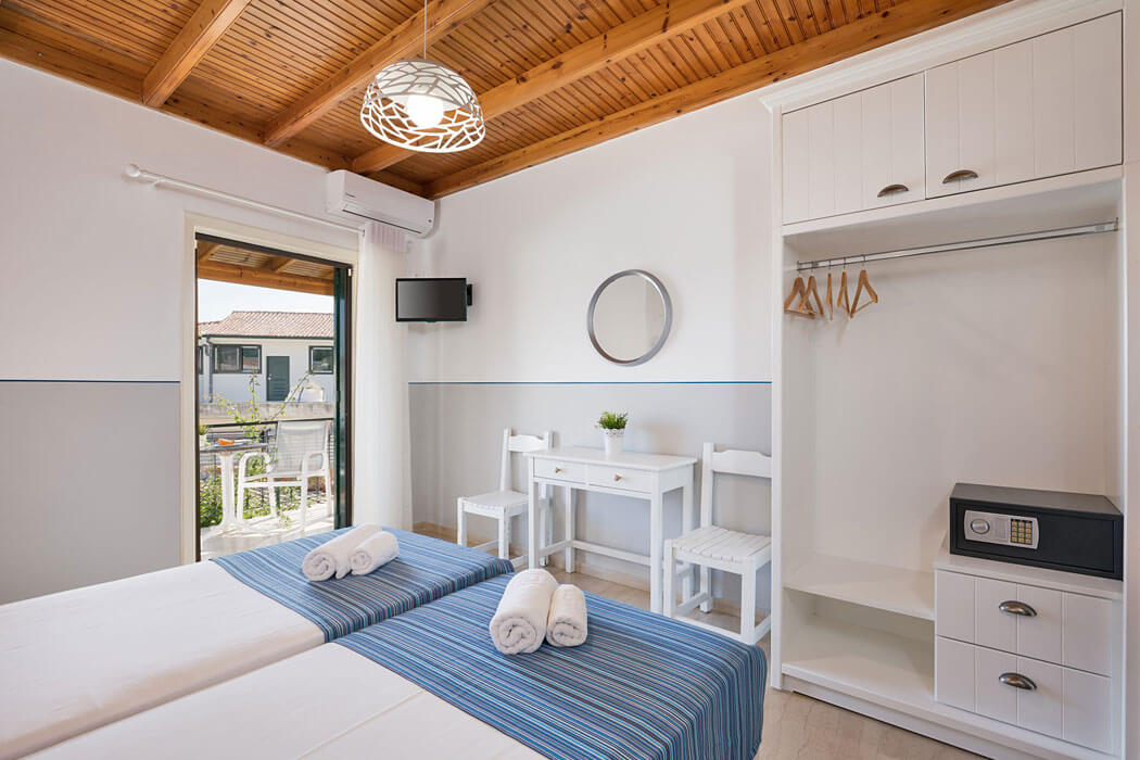 Bella Vista Hotel Corfu - przykładowa sypialnia w pokoju double