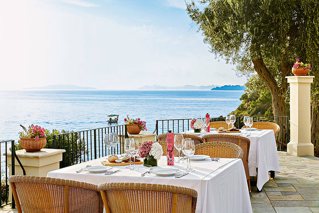 Hotel Grecotel Corfu Imperial Luxury Beach Resort - stoliki