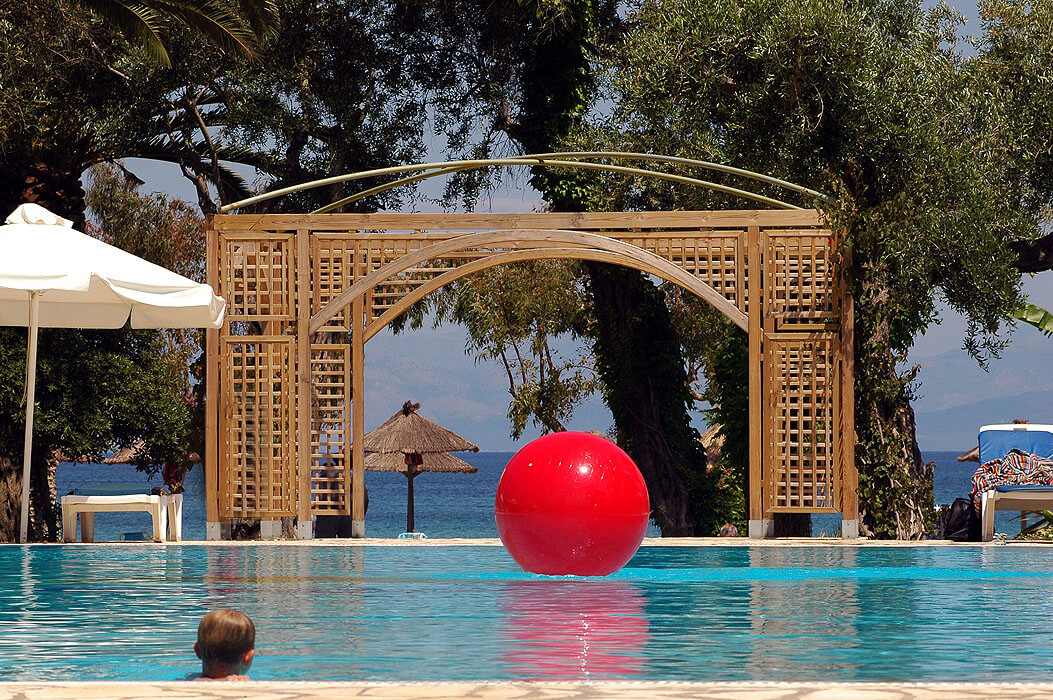 Delfinia Hotel Corfu - zabawy w basenie