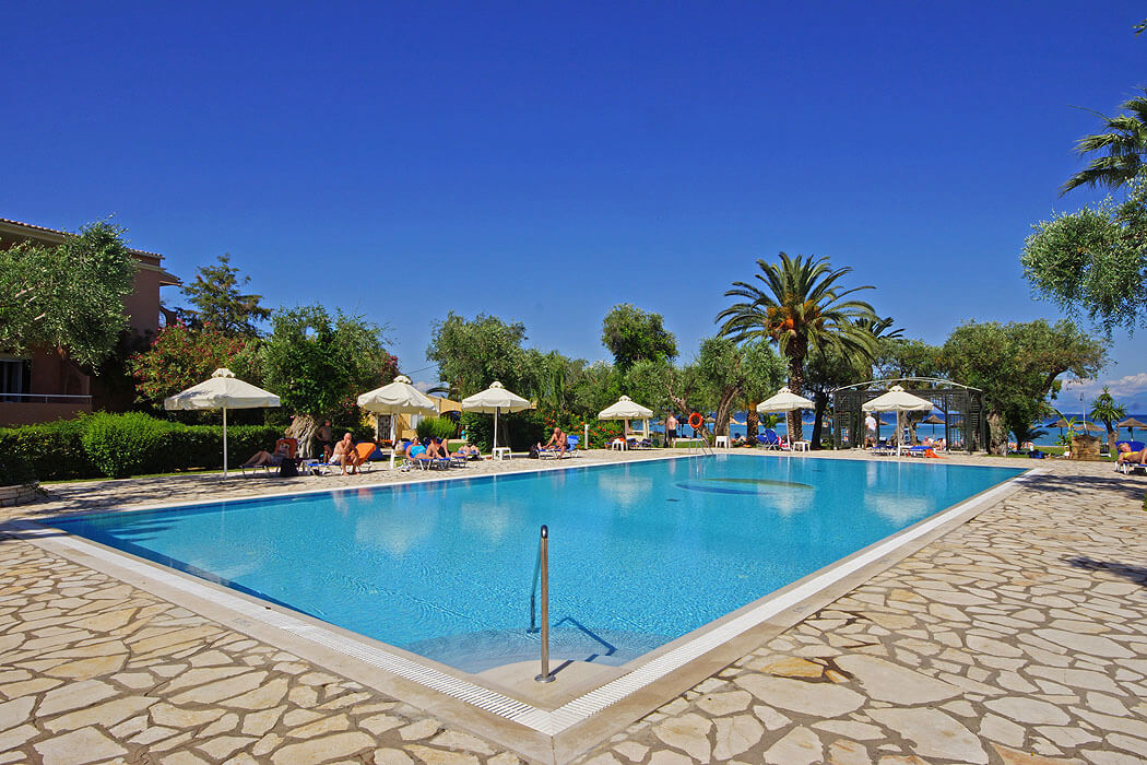 Delfinia Hotel Corfu - basen główny