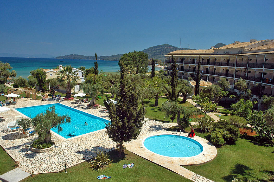 Delfinia Hotel Corfu - widok na teren hotelu