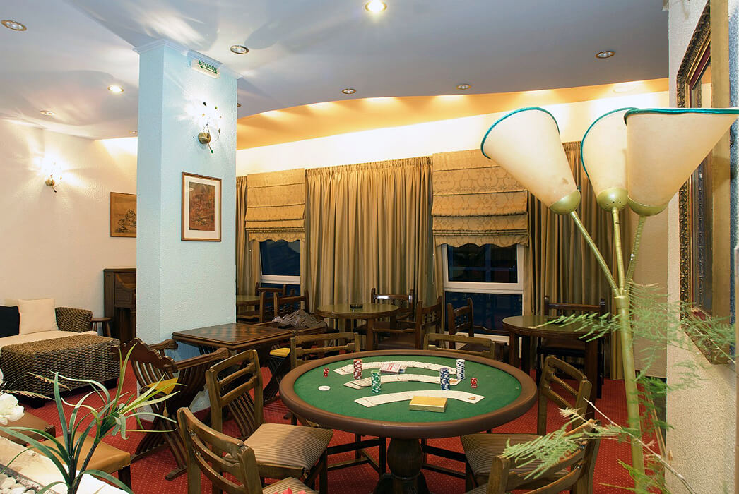 Golden Alexandros Hotel - stół do gier