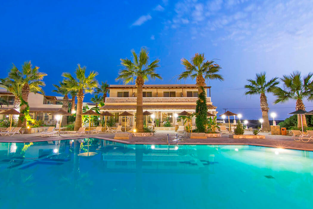 Kouros Palace Hotel - podświetlony basen