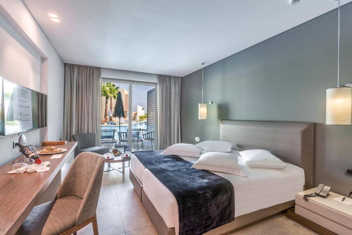 ROOM DOUBLE SHARED-POOL 