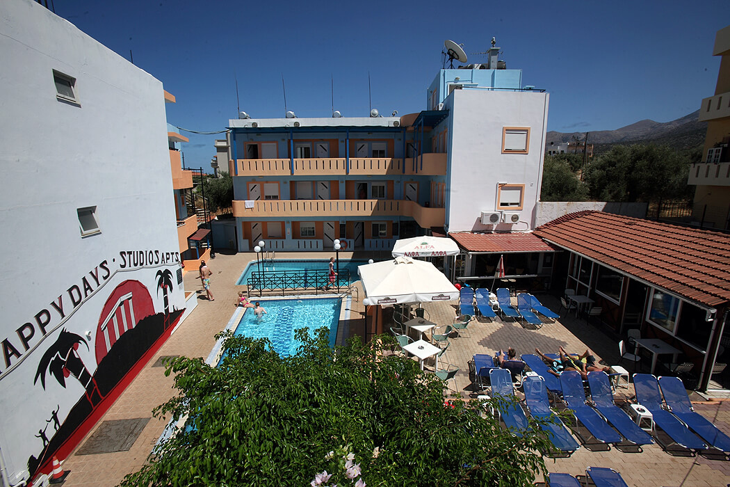 Happy Days Studios - widok na teren hotelu