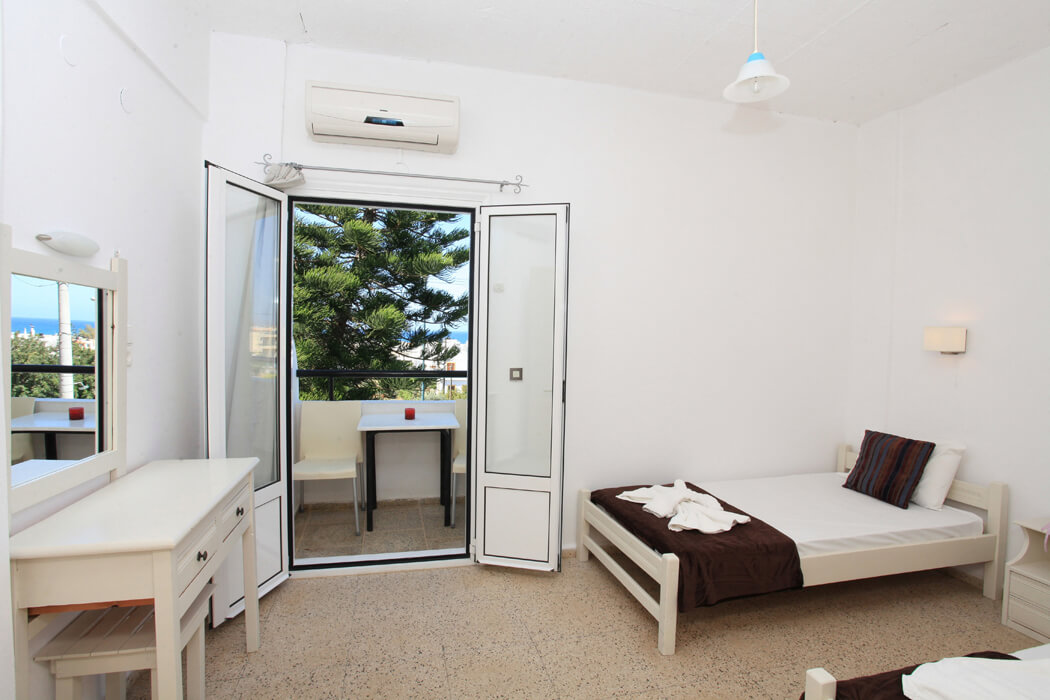 Hotel Iraklis Apartments - widok z pokoju
